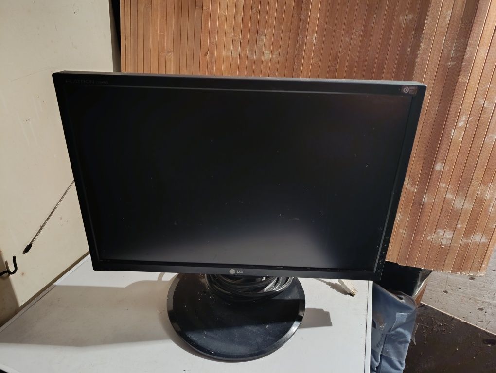 Монітор LG-19дюйм