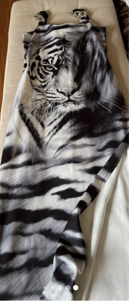 Vestido Tatu tamanho 36 longo(Nunca Usados um ainda esta com a Etiquet
