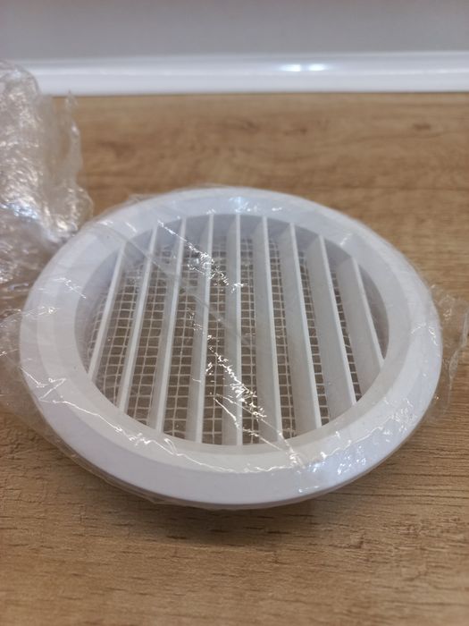 Kratka wentylacyjna okrągła z siatką 8cm