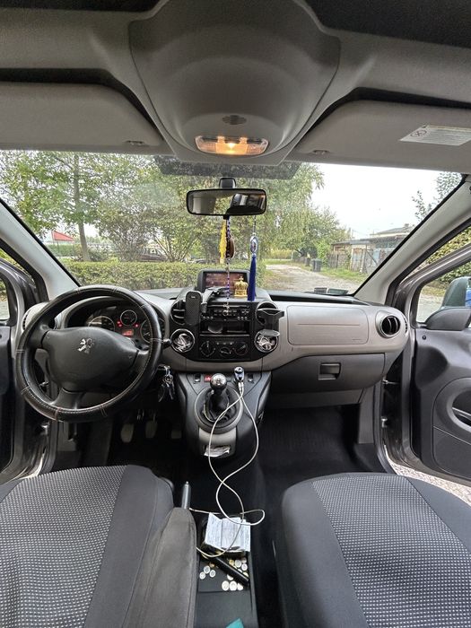 Sprzedam Peugeota Partnera w dobrym stanie, silnik 1.6.
