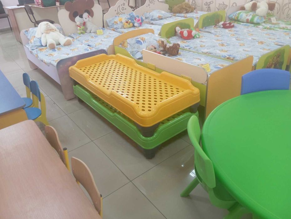 Ліжко пластикове