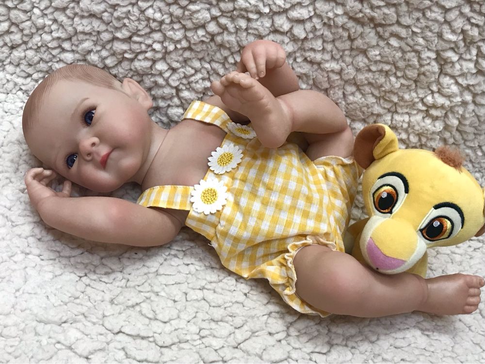Lalka typu reborn z wyprawka dziewczynka