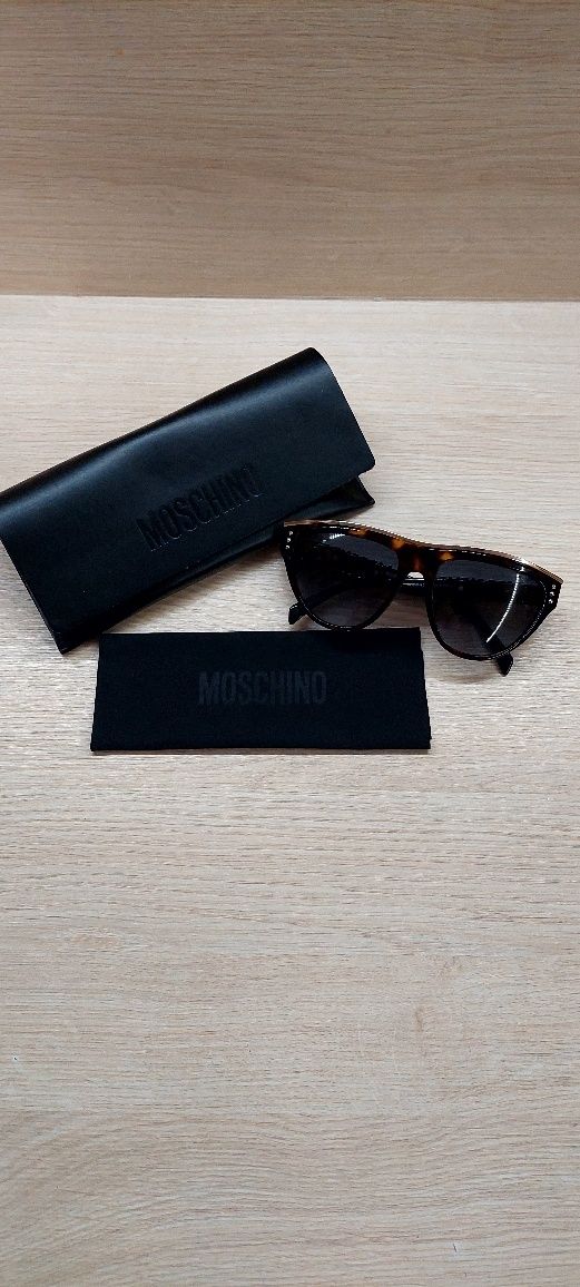 Okulary przeciwsłoneczne Moschino