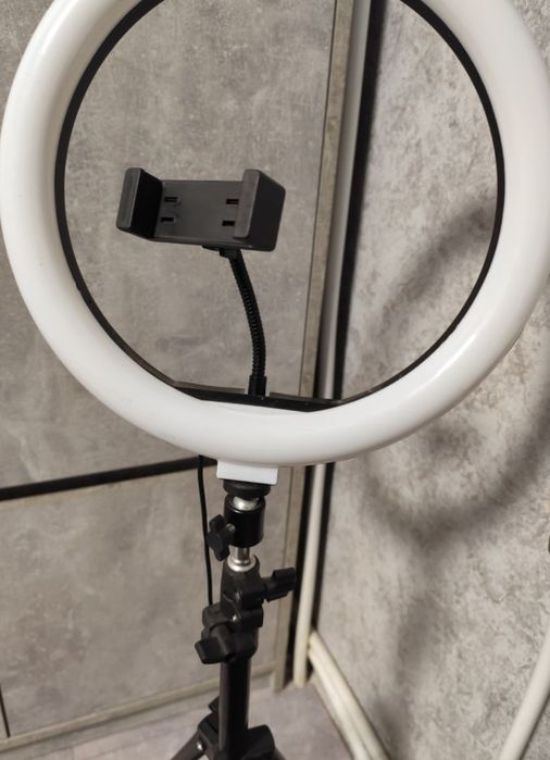 Кільцева лампа 26 см.