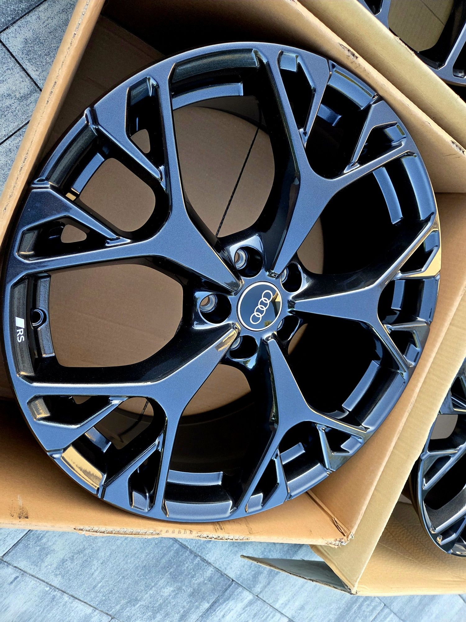 Nowe oryginalne felgi Audi A6 C8 C7 A4 B9 Czarne
