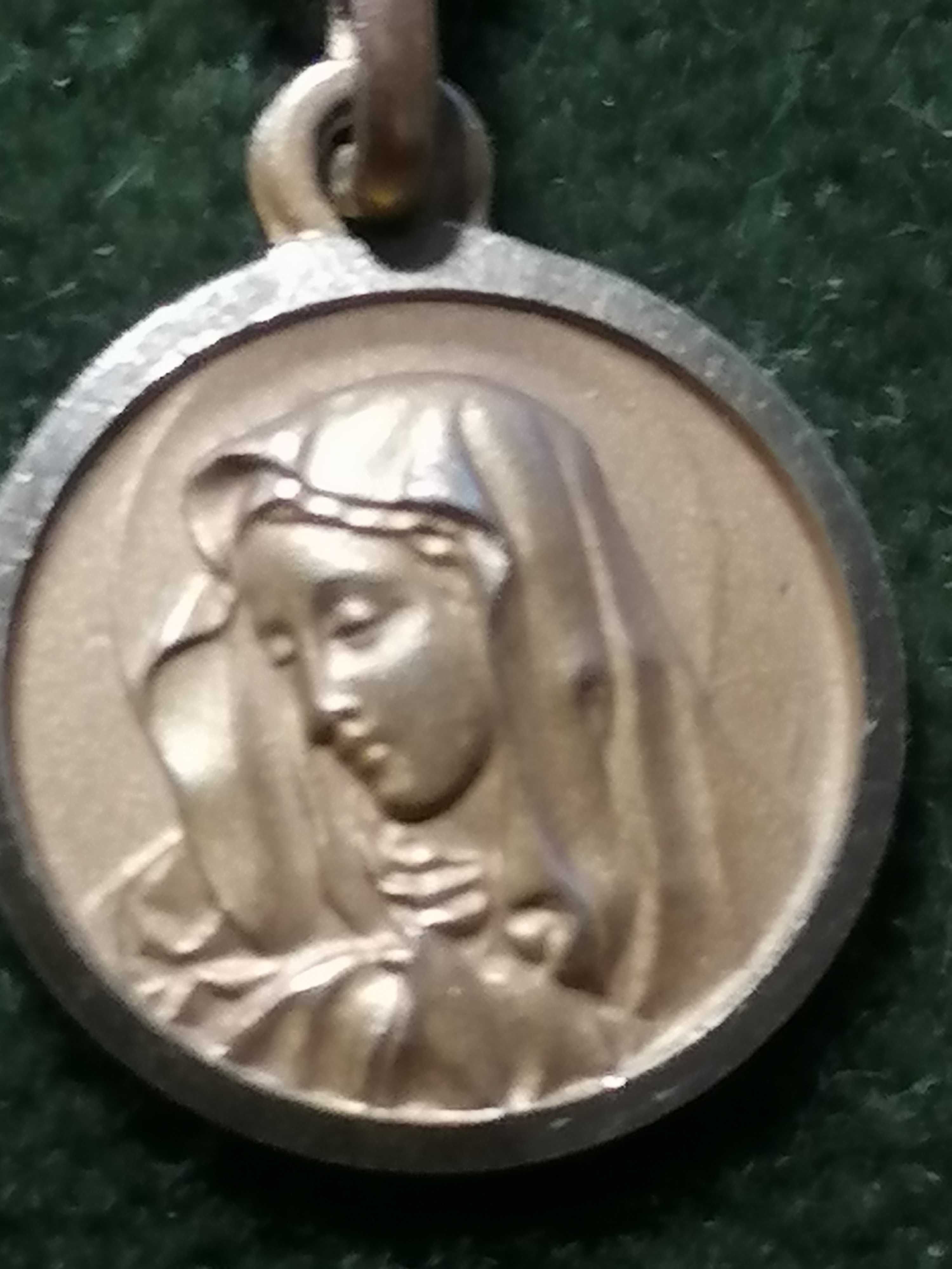 Złoty łańcuszek z medalikiem - Matką Boską