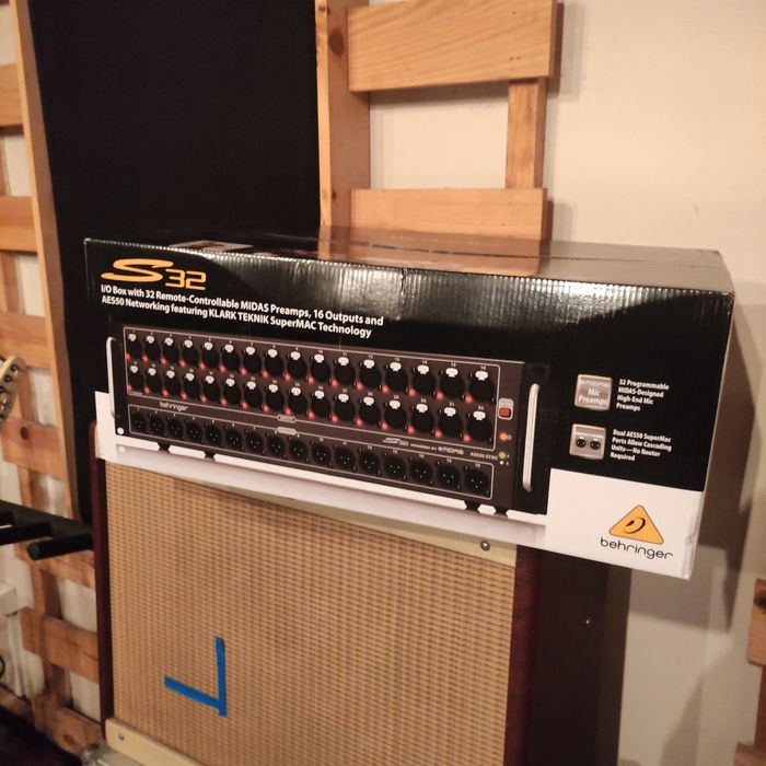 Behringer S32 (Novas)