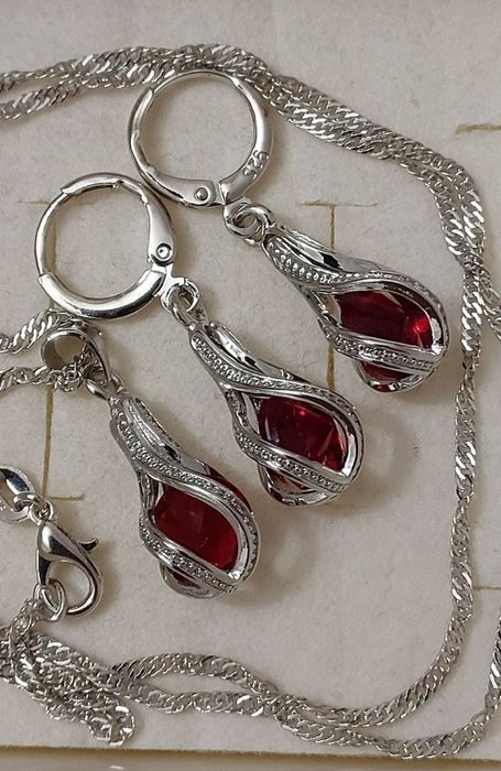 Srebrny Komplet biżuterii czerwone oczko
