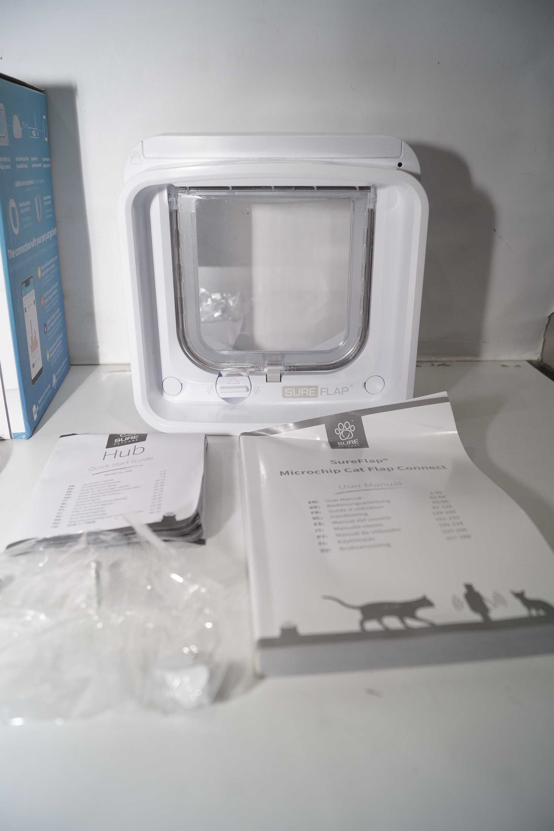 Zestaw drzwiczki wahadłowe dla kota SureFlap Connect z hubem białe