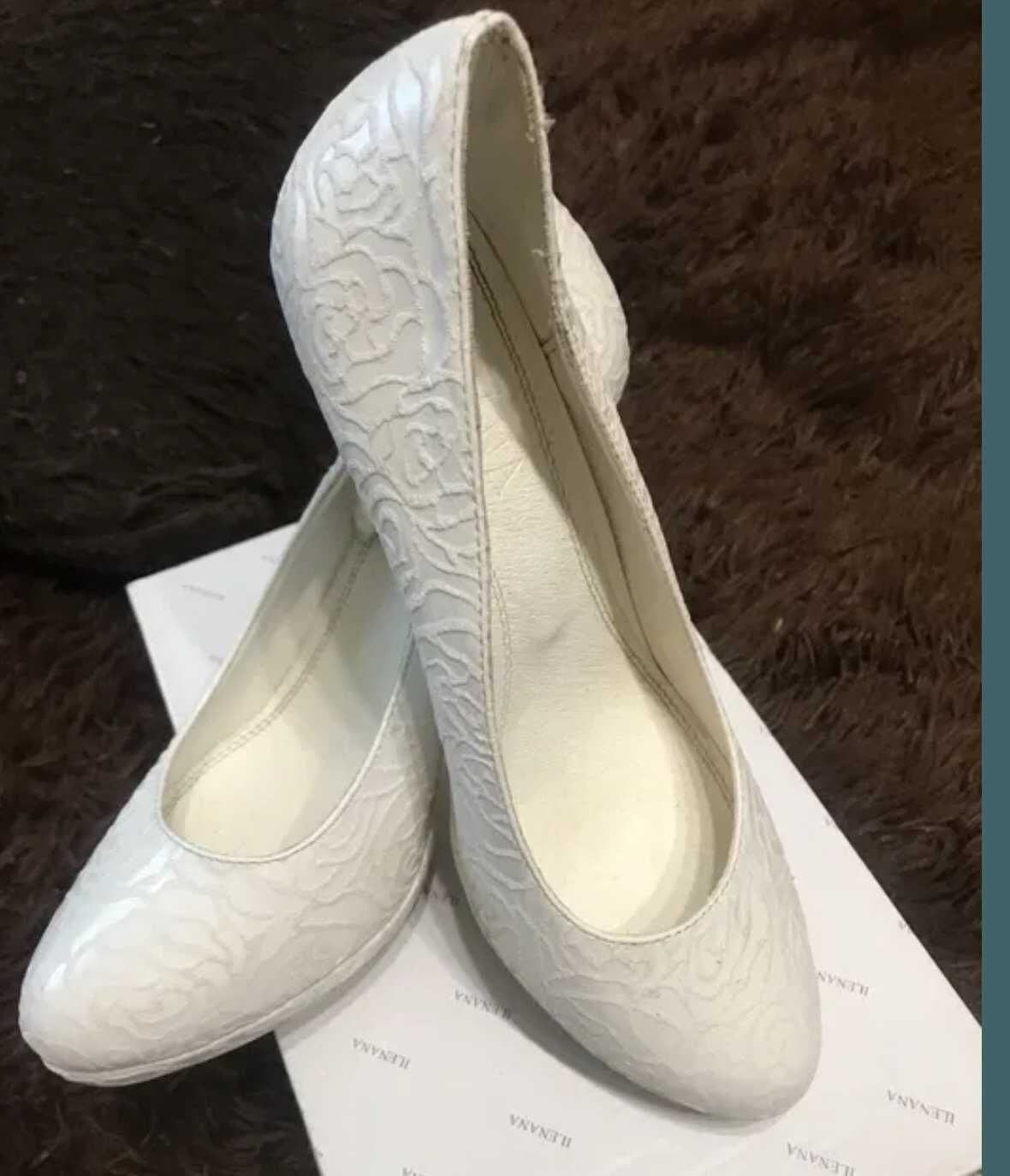 Стильні весільні туфлі