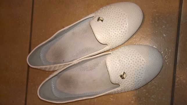 Biale buty dla dziewczynki mokasyny 36