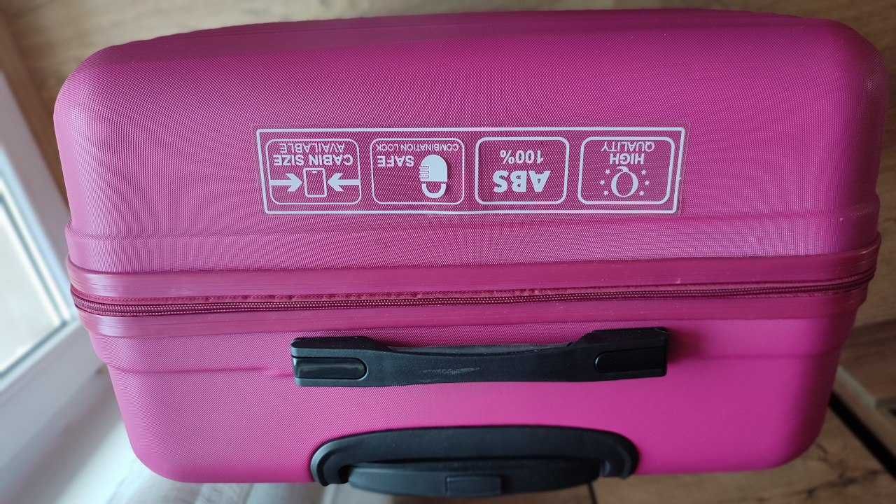 Duża różowa walizka kabinowa Wittchen