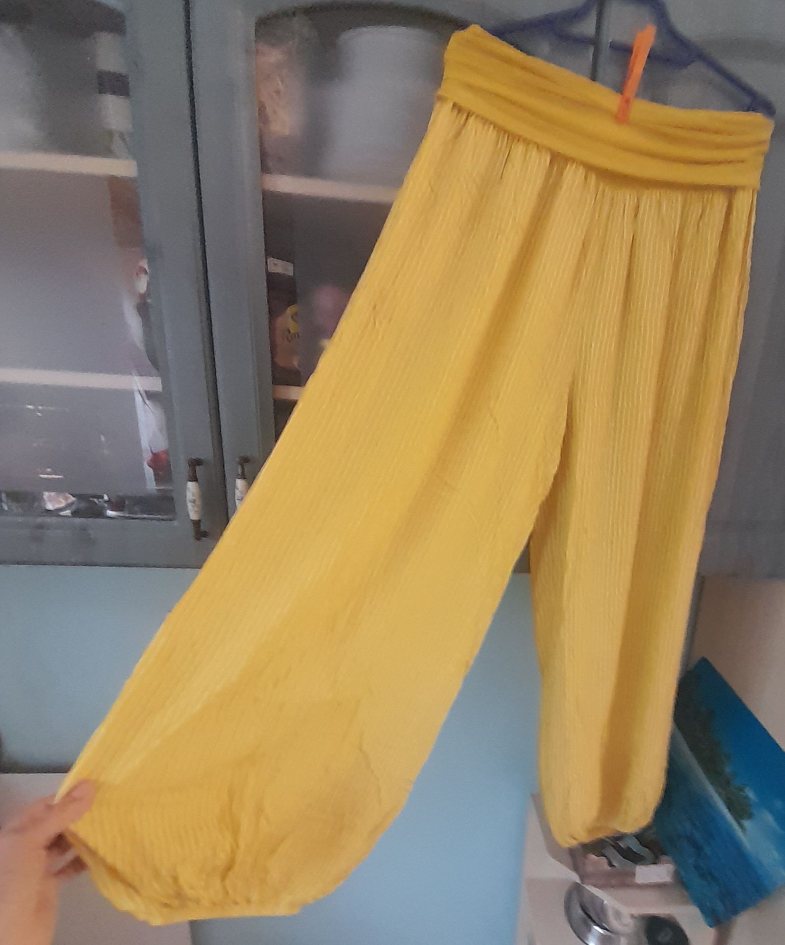 Luźne spodnie poszerzane