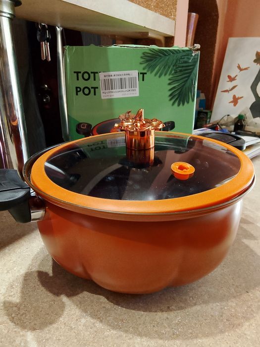 Кастрюля с крышкой