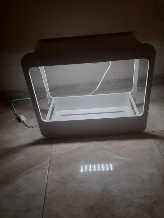 Polka z oświetleniem