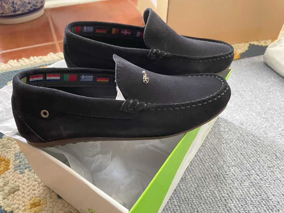 Sapatos casuais rapaz – quase novos, muito confortáveis