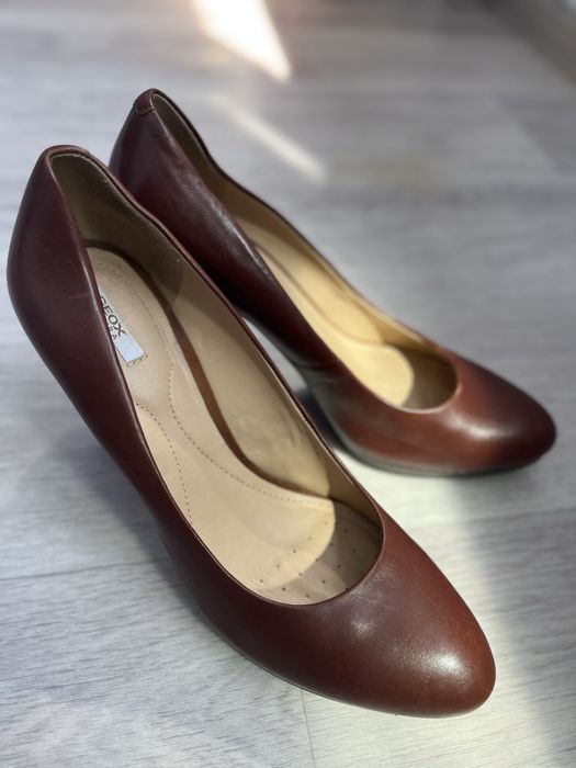 Продам шкіряні туфлі Geox 38р оригінал