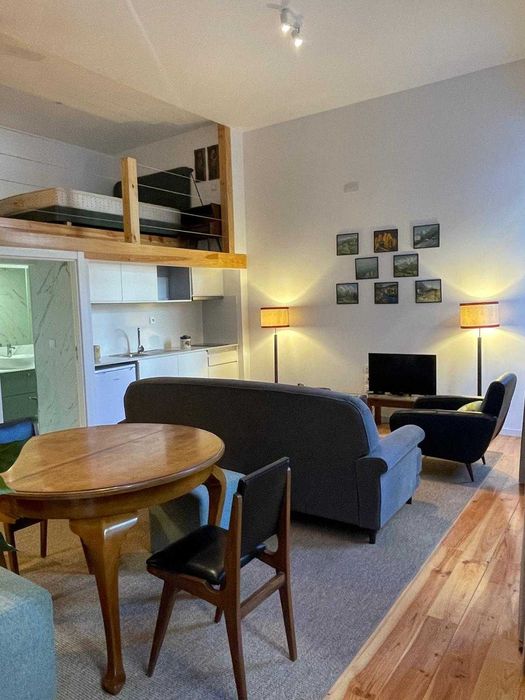 ALUGA-SE ESTÚDIO MEZANINO – PORTO – BAIXA