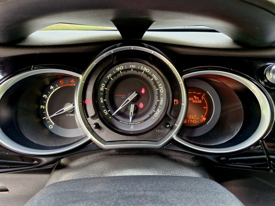 CITROEN DS3 1.6 HDI 92cv

2012/12
GPS
COMANDOS VOLANTE
LED'S
L