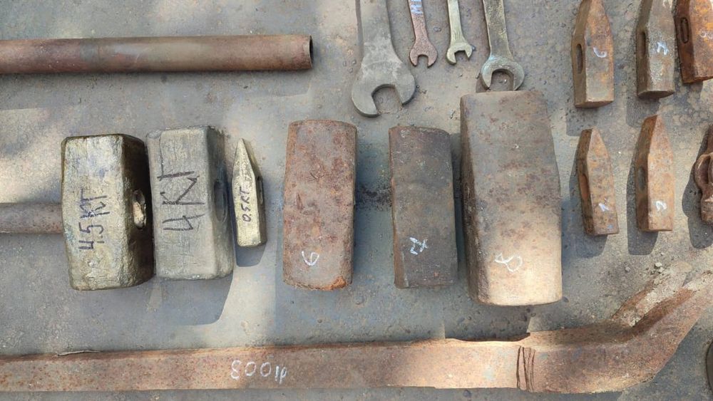 Лом лапчатый костыльный
.Кувалды из бронзы.