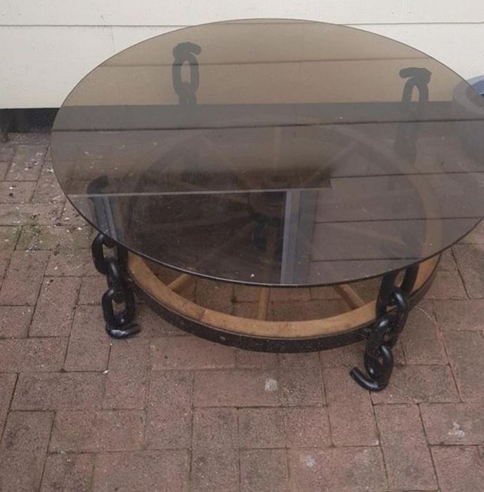 Stolik kawowy, koło drewniane, lata 70 80