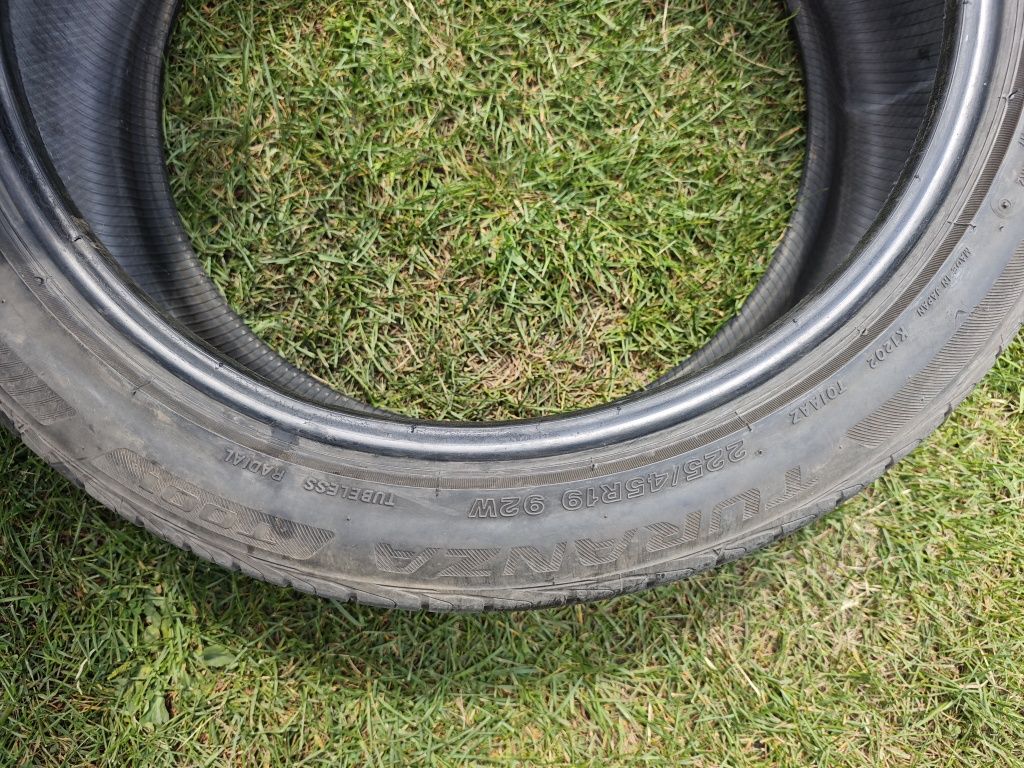 Brigestone turanza 225/45 r19