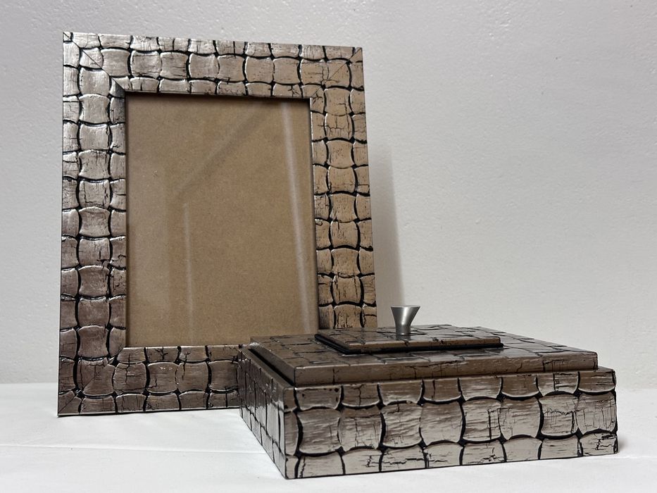 Moldura e guarda-jóias em prateado