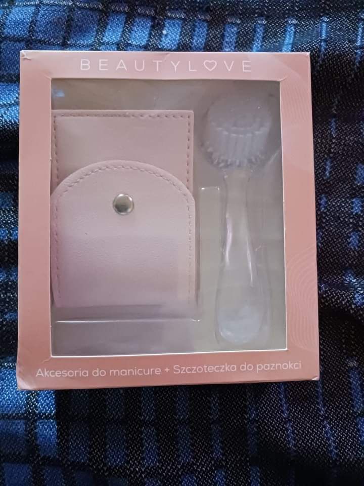 Zestaw Akcesoria do manicure +szczoteczka  do paznokci