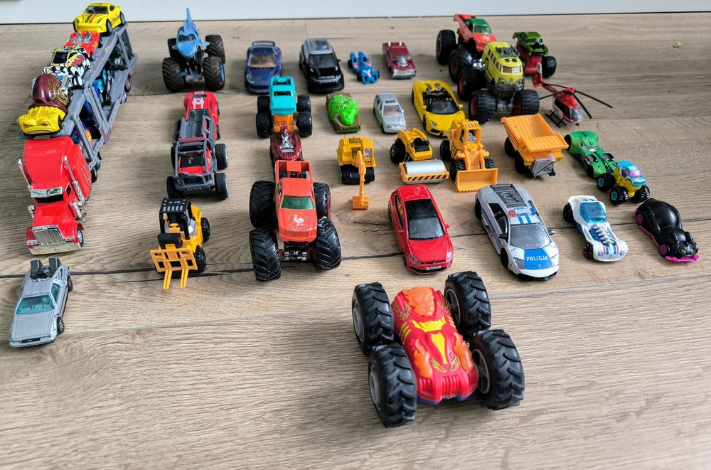 Resoraki 40 sztuk w tym hot wheels