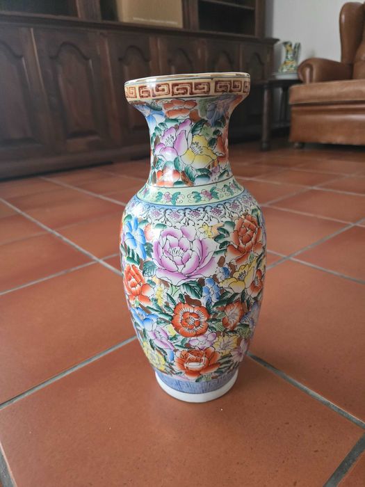 Jarra florida colorida