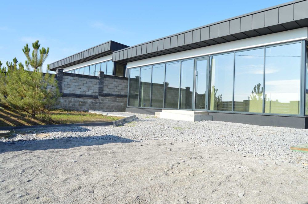 Будинок з фальцевим дахом та панорамним заскленням 75м² та 4 сот Тинне