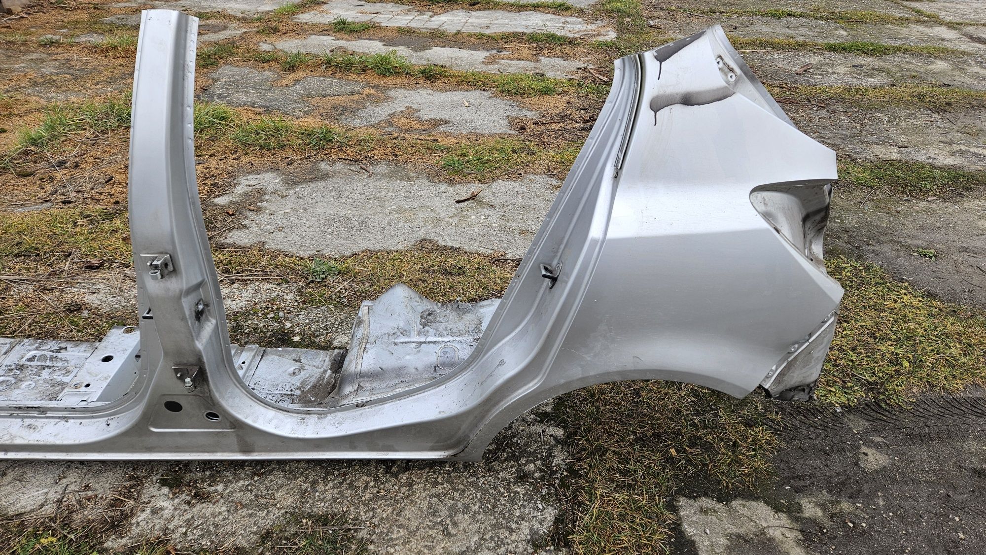 Błotnik lewy tylny ćwiartka lewa tył tylna opel corsa d 5 drzwi próg