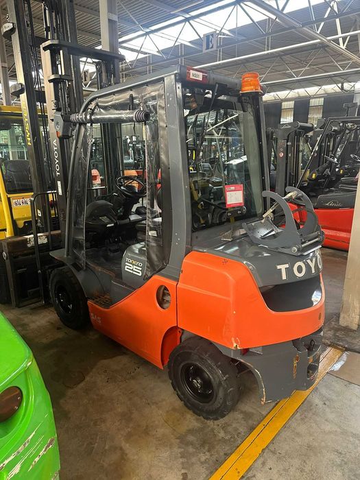 Навантажувач вилочний Тойота 2.5 тонни, погрузчик газовий, кара