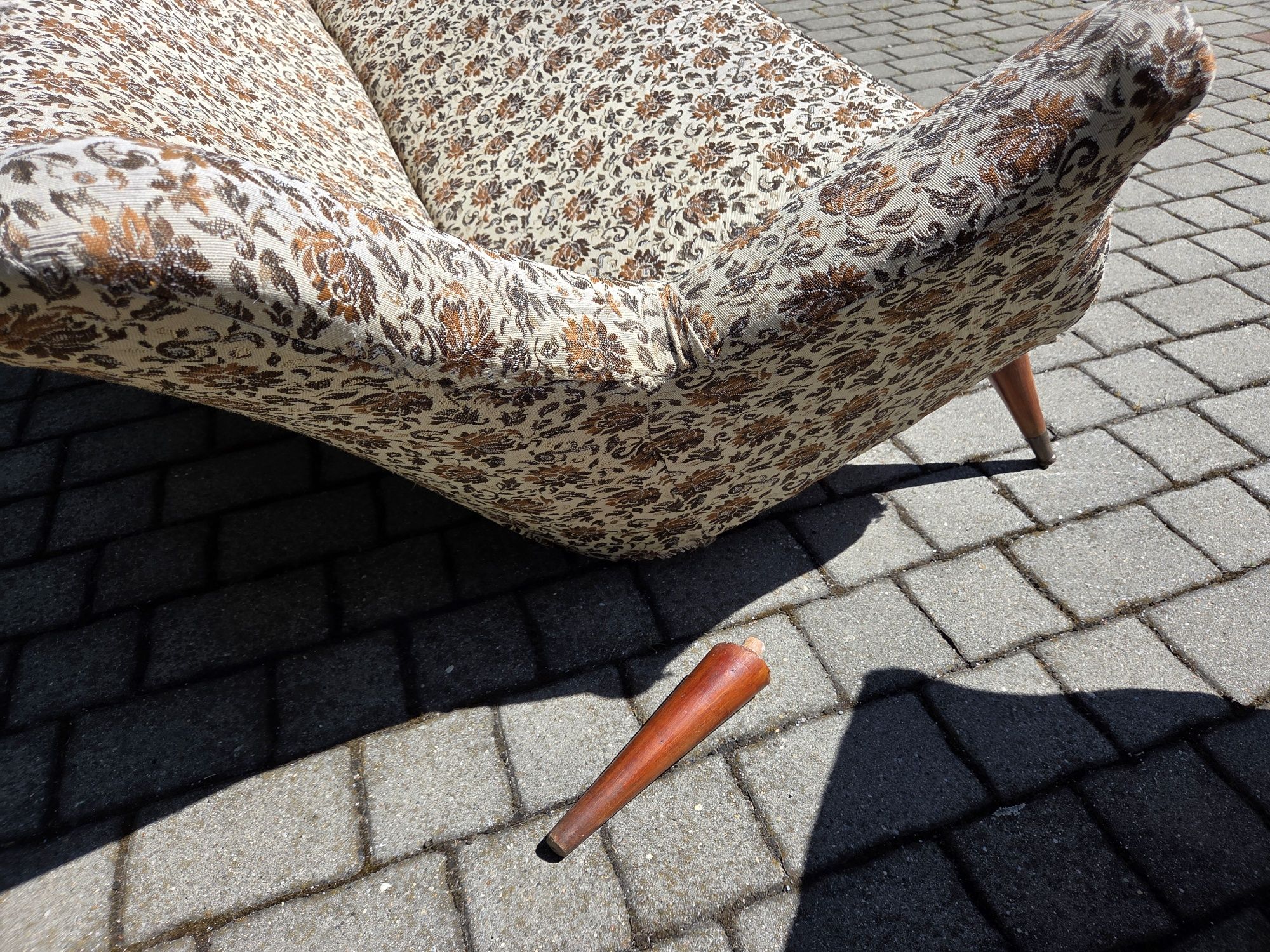 Zestaw mebli z lat 60. – sofa + 2 fotele | PRL | vintage do renowacji