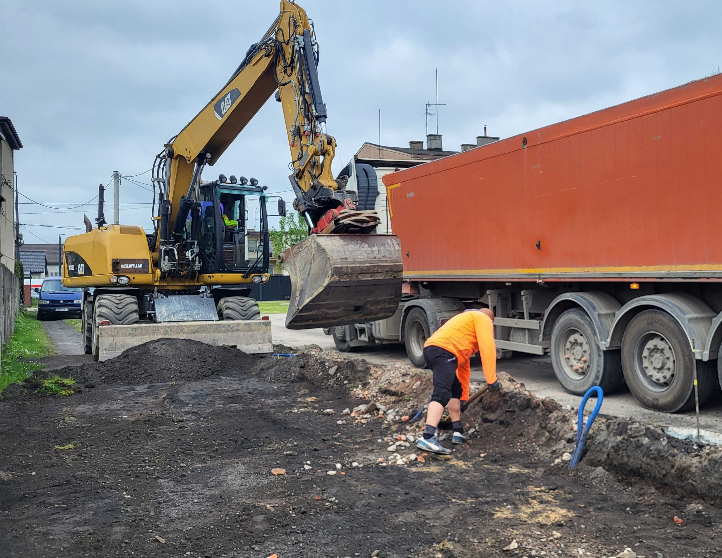 Usługi koparką, koparko-ładowarką,prace ziemne,transport ziemi piasek