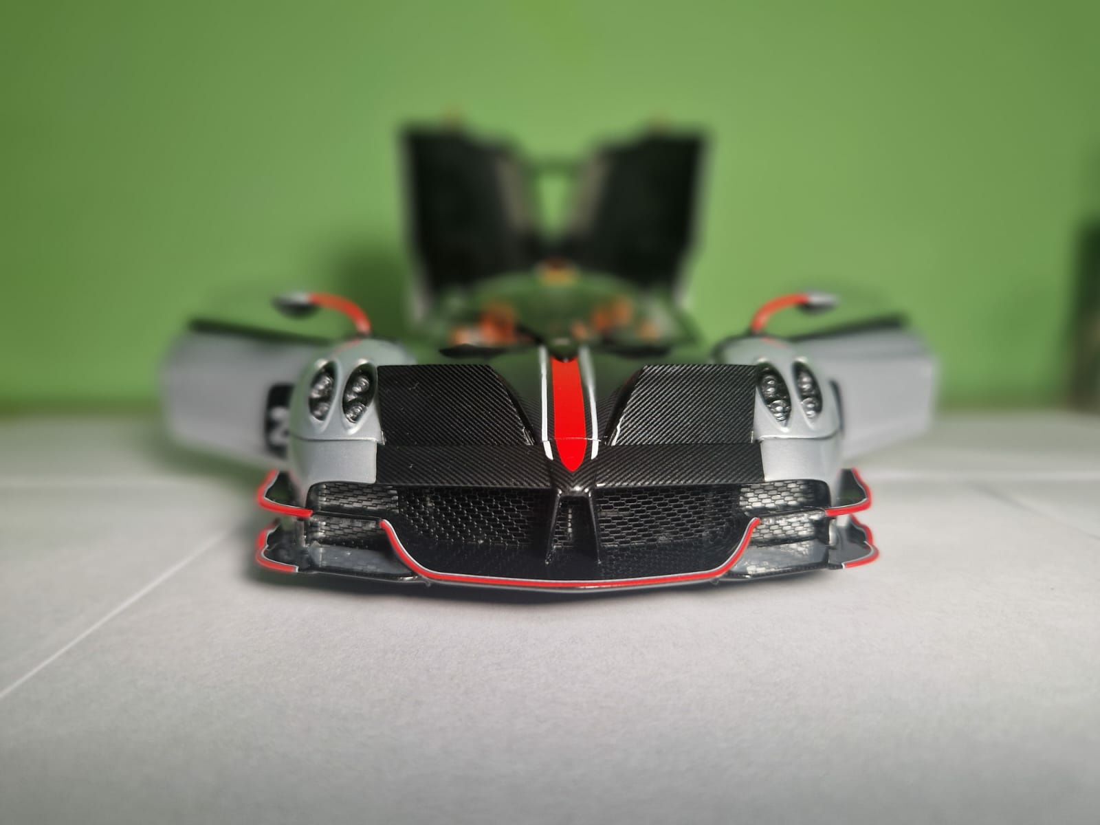 LCD Pagani Huayra Roadster 1:18 detal lepszy od Autoart