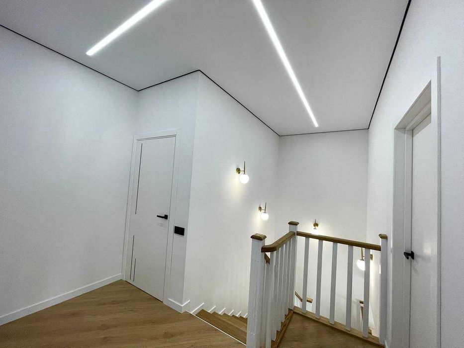 Продаж котеджу з новим сучасним ремонтом в Брюховичах.