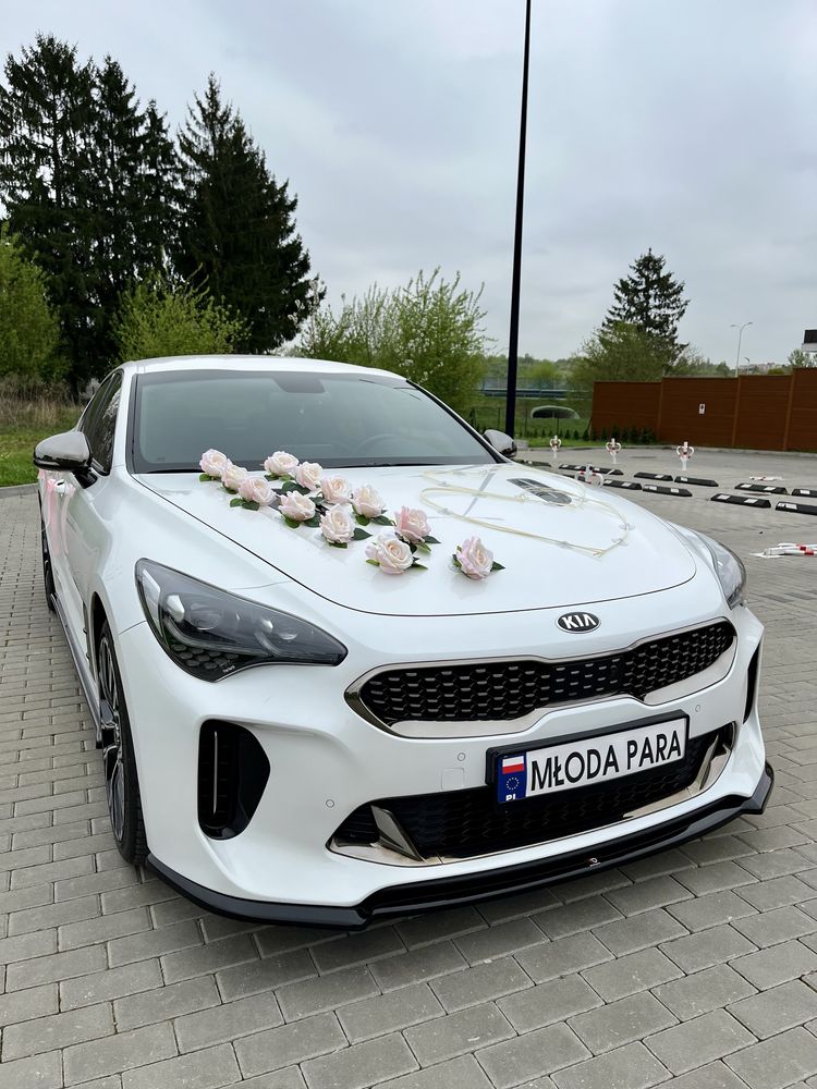 Auto do ślubu KIA STINGER  biała perła