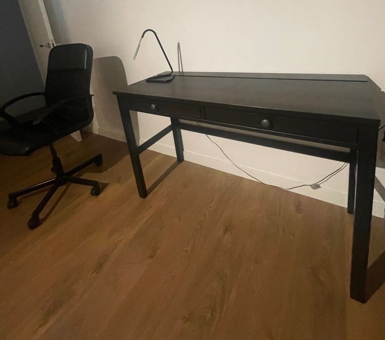 Secretária e cadeira