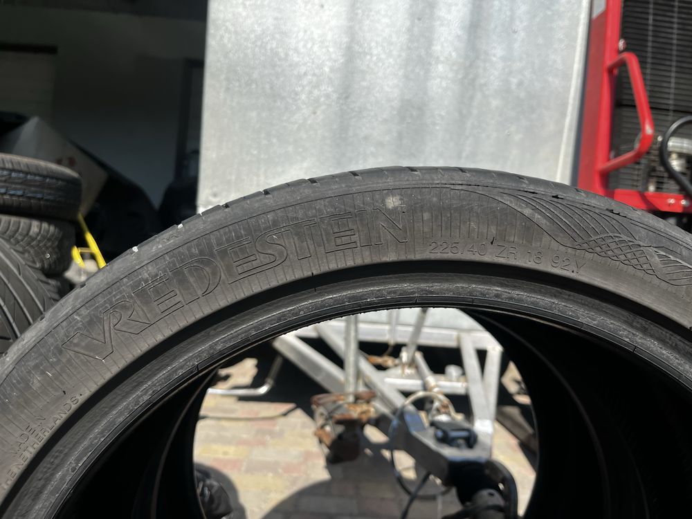 Комлект резини 225/40R18