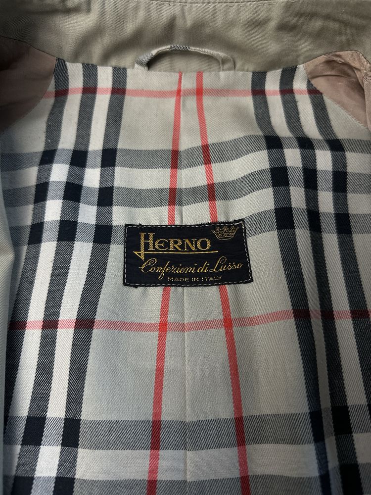 Бежевий тренч Herno