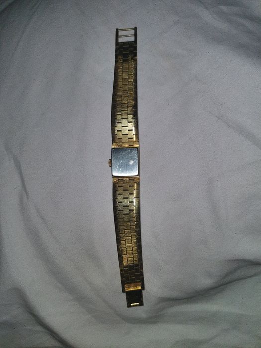 Relógio mecânico com banho de ouro