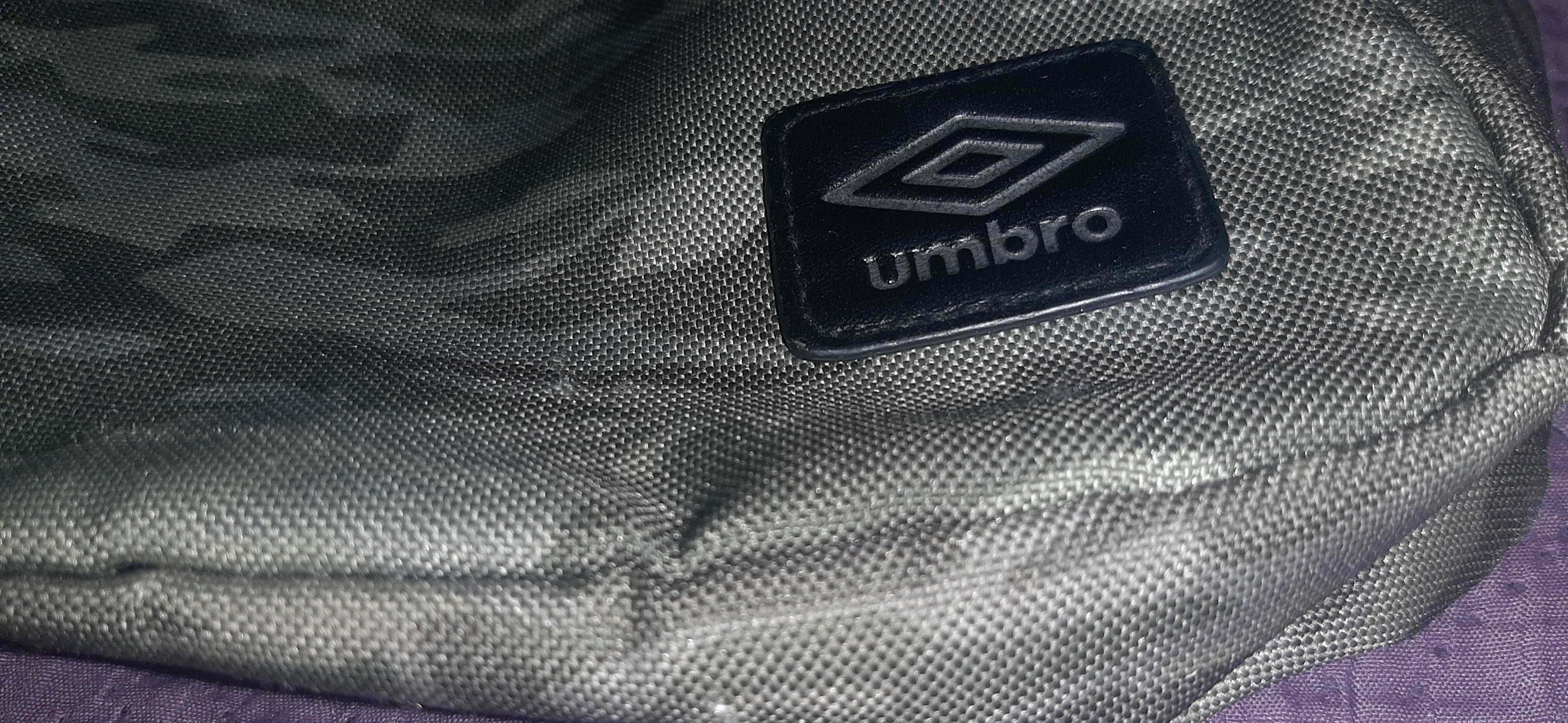 Sprzedam saszetke umbro