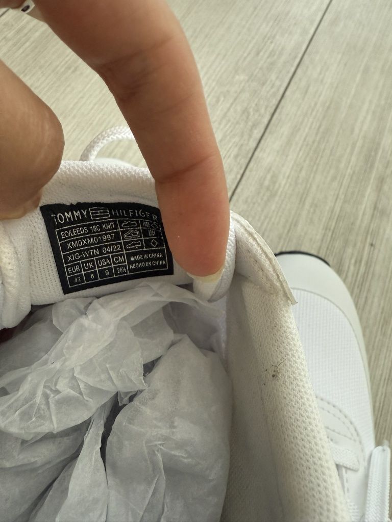 Nowe buty męskie Tommy Hilfiger, białe, rozm. 42