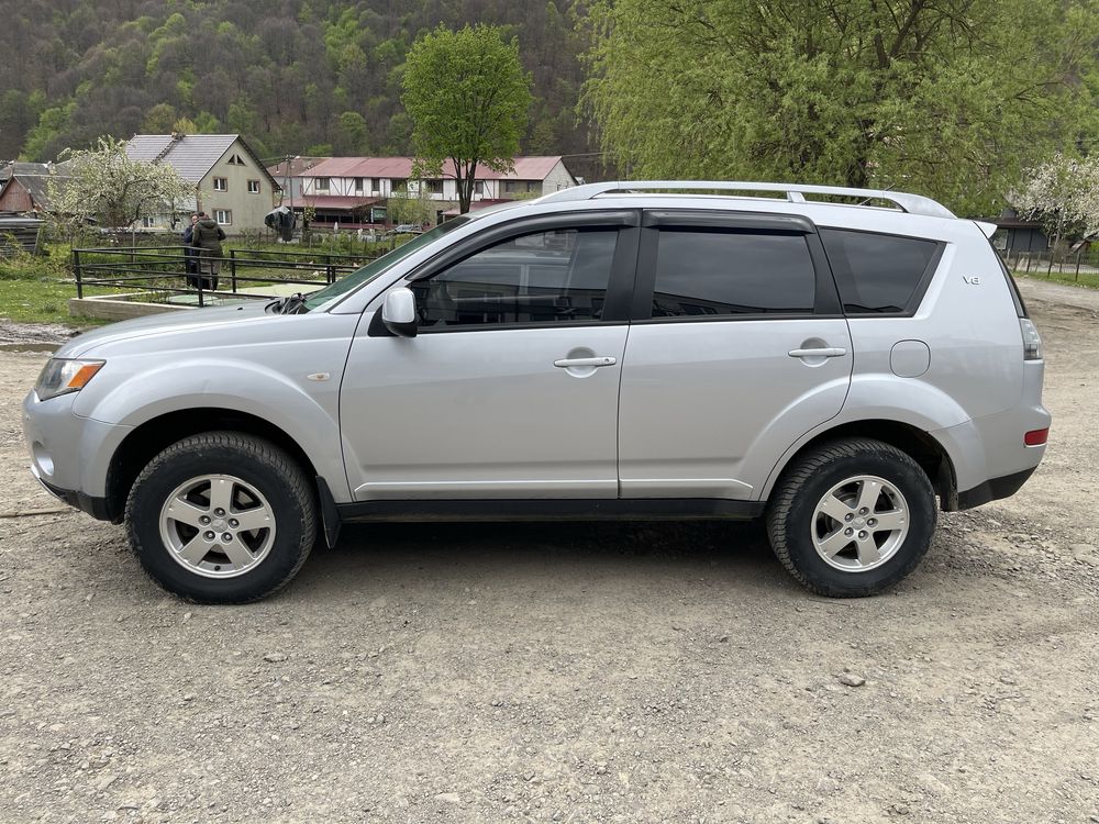 Продам Mitsubishi Outlander XL