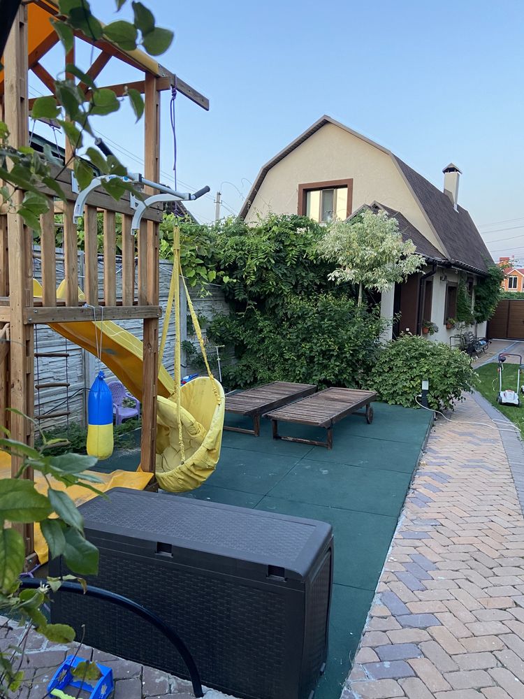 Продам свій будинок з бомбосховищем. Пп Борщагівка. 1.5 км окружна.