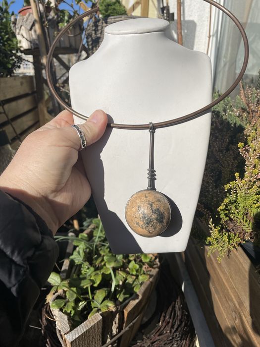 Artystyczny wisior z ceramiki