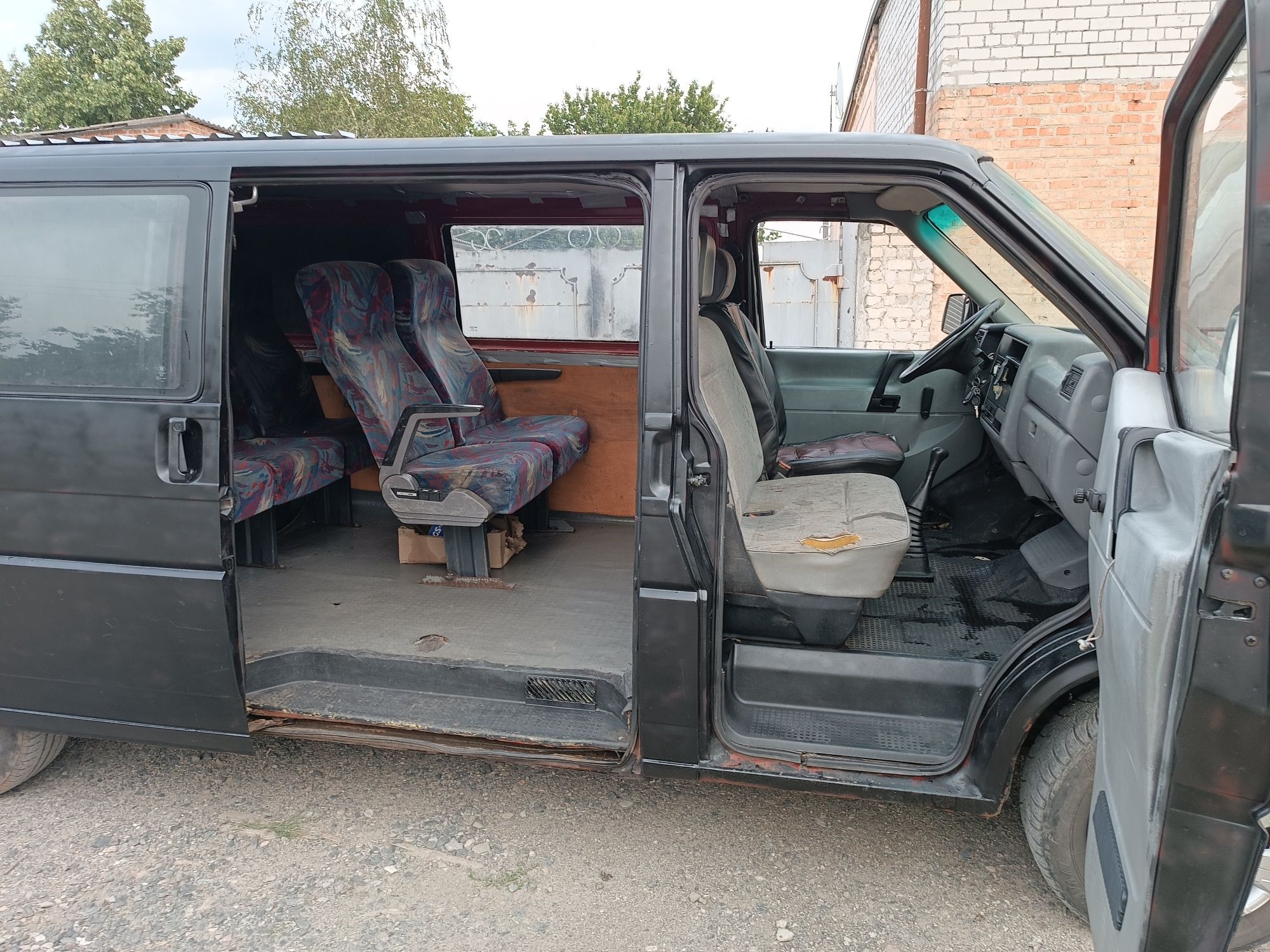 Продам volkswagen т4 пассажир 8+1. Дизель.