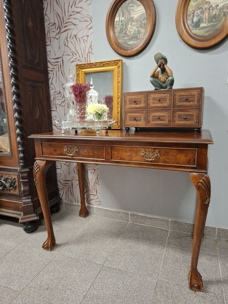 Mesa de Encostar. Oferecemos a entrega na zona de Lisboa.