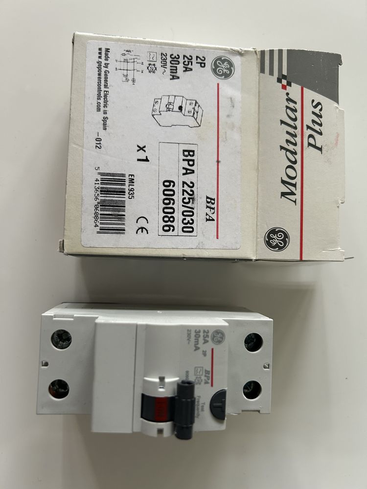 606086 GE Wyłącznik różnicowoprądowy 2P 25A 30MA TYP A BPA225/030